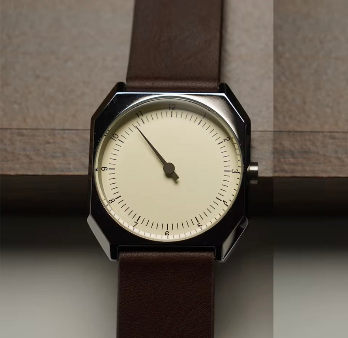 SKU Vintage Slow Watches for Man Luxury BrandHigh Quality Vintage Style Quartz rare Watch Unique Design